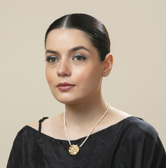 Kundan Flower Pendant with Pearl String