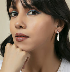 Round Posts With Biwa Pearl