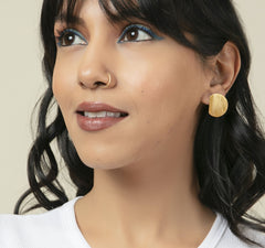 Textured D-shape Posts