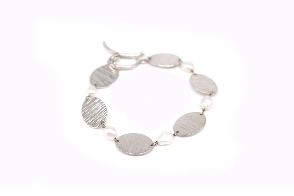 Oval Discs and Pearls Bracelet