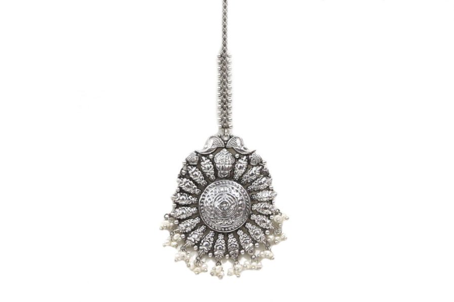 Yasmeen Silver Tikka With Hanging Pearls